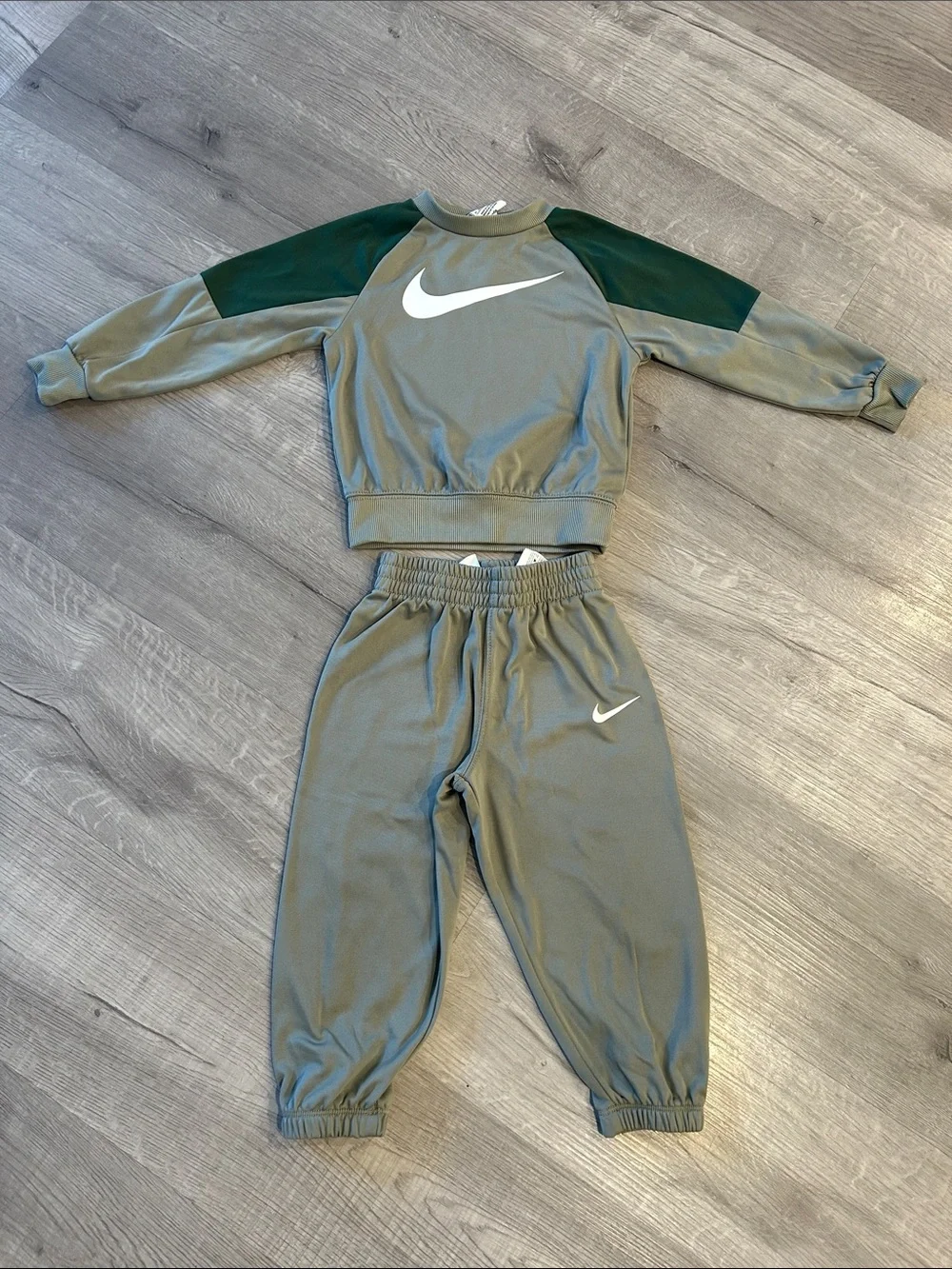 NIKE | Boys Suit